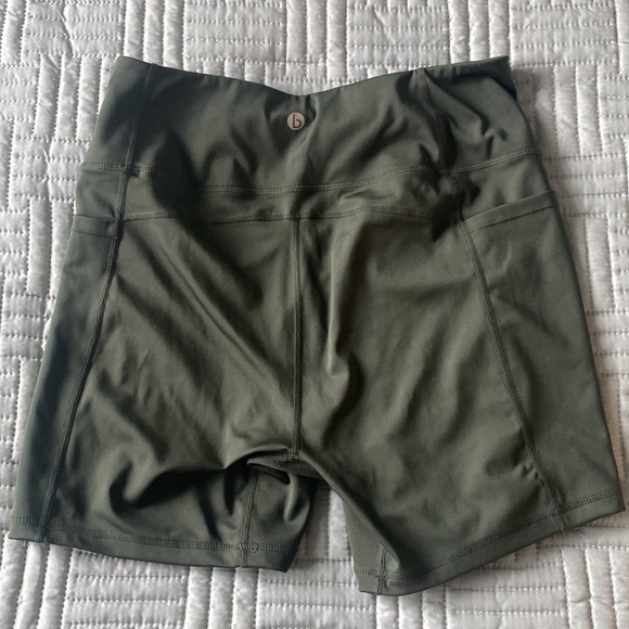 Cotton On Khaki gym biker shorts with pocket size large NWOT - Picture 5 of 7